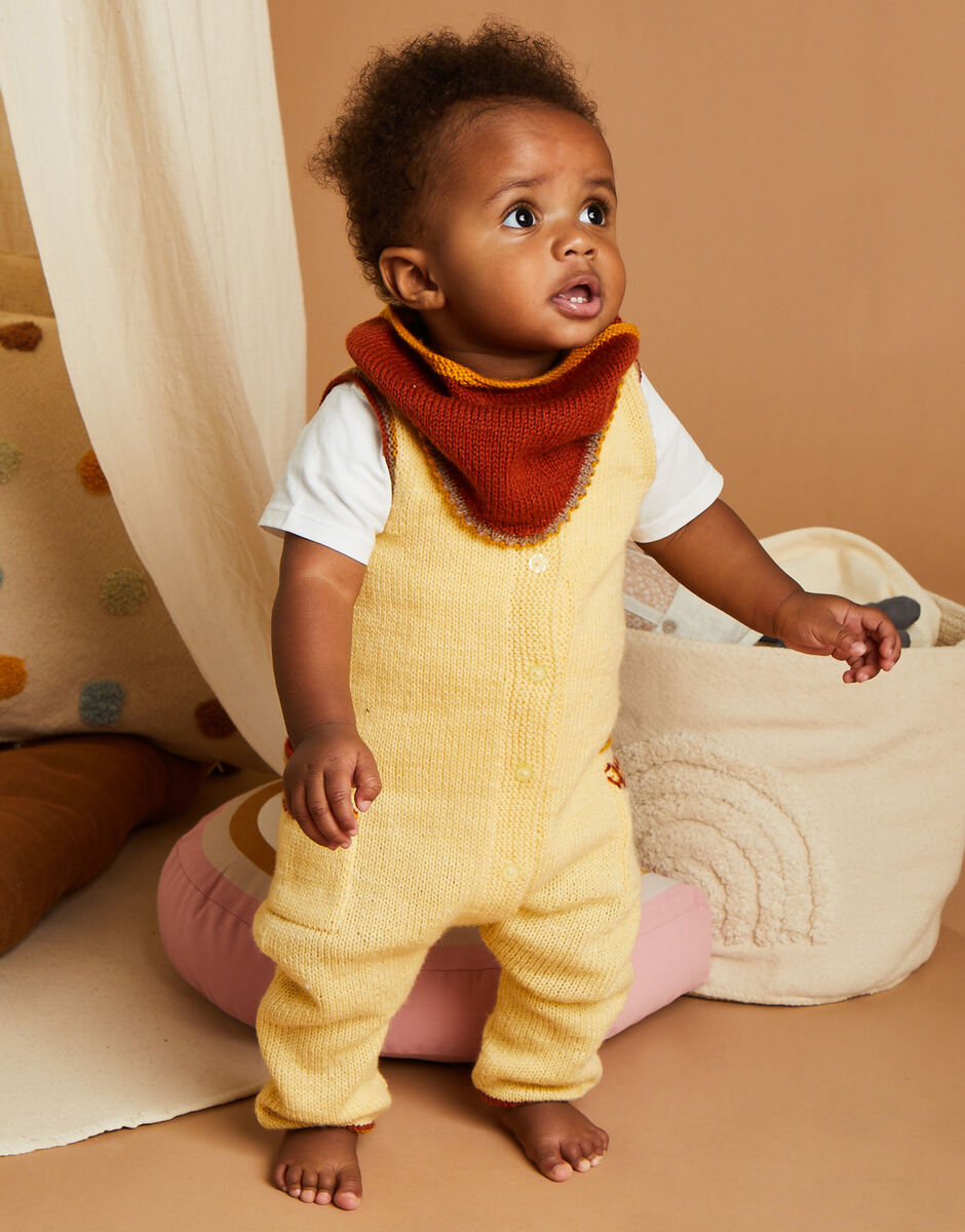 Laid Back Romper & Bib in Snuggly 4 Ply - Sirdar 5508
