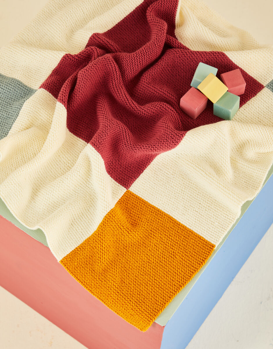 Colour Block Duffle And Blanket in Snuggly DK - Sirdar 5492
